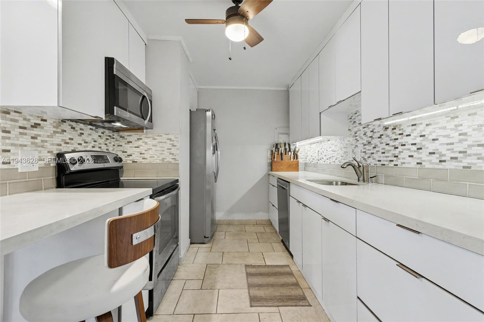 211 S Ocean Dr 205 photo 2