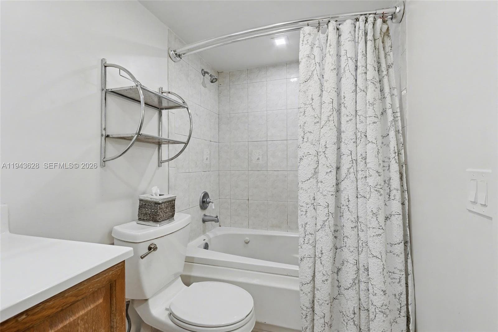 211 S Ocean Dr 205 photo 17