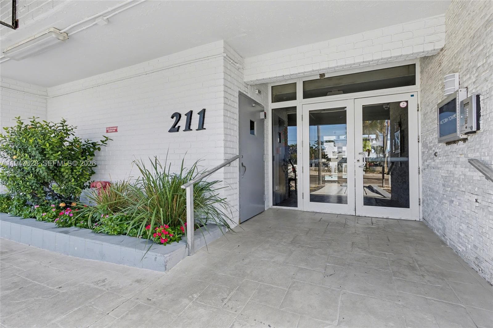211 S Ocean Dr 205 photo 7