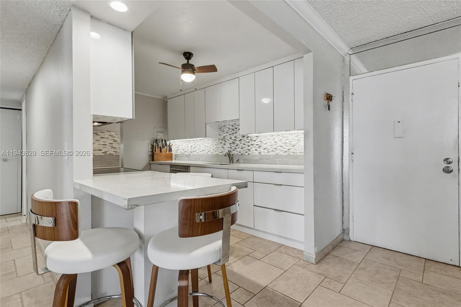 211 S Ocean Dr 205 photo 3