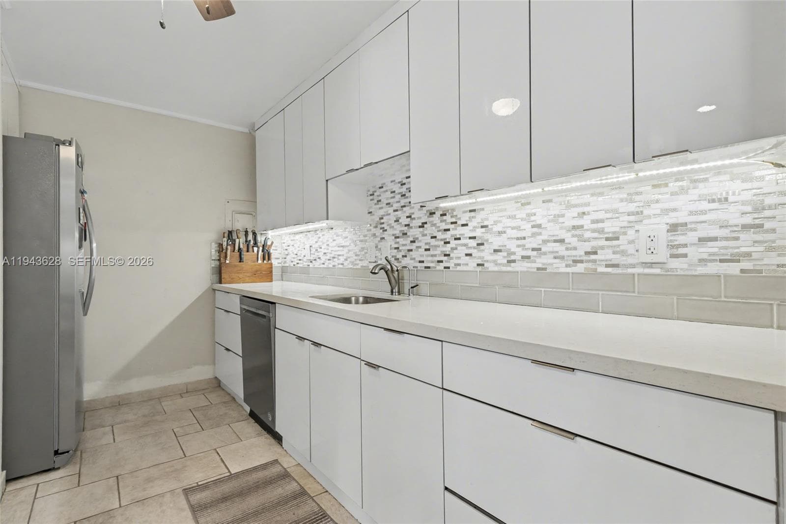 211 S Ocean Dr 205 photo 4