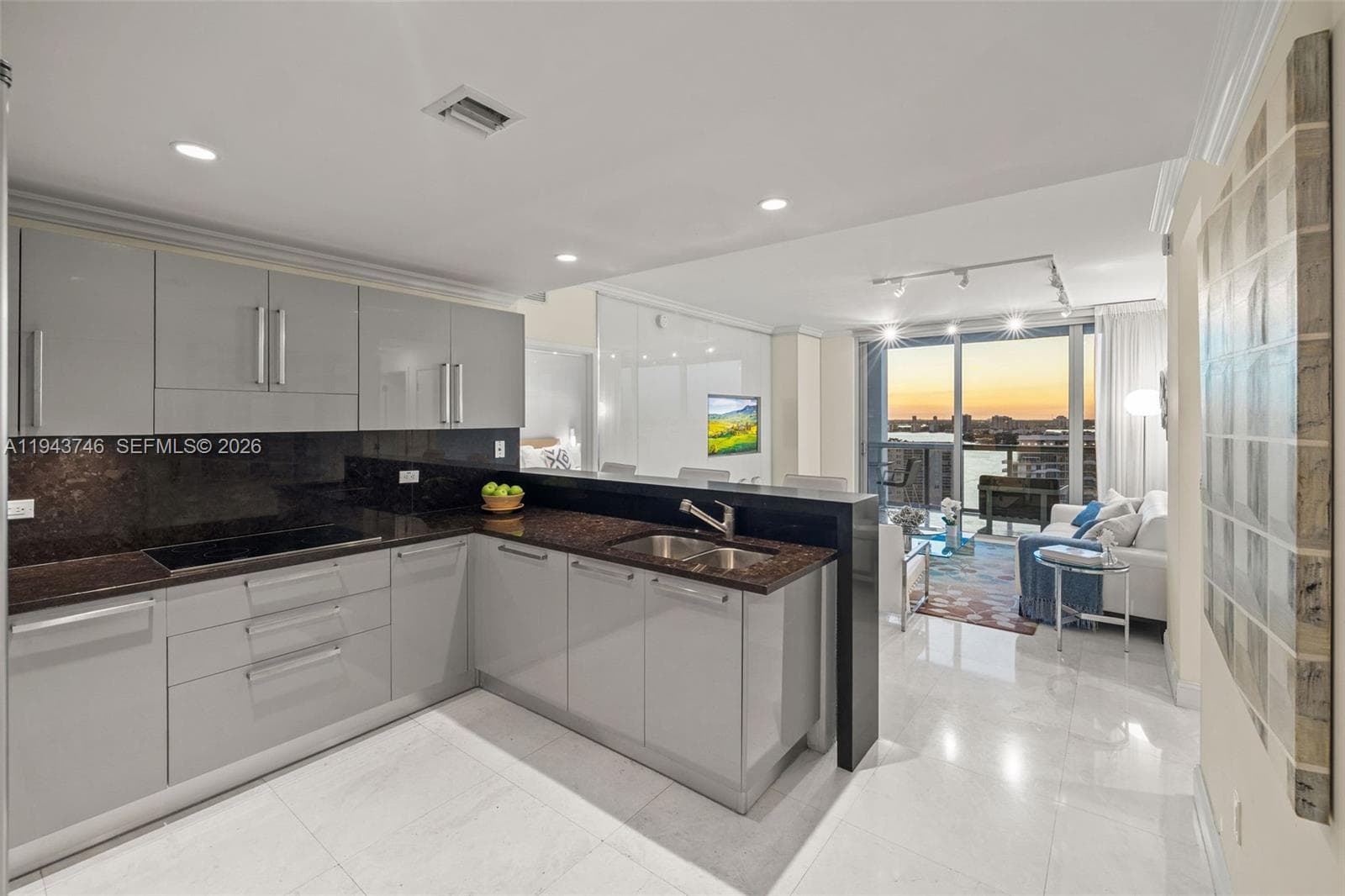 6799 Collins Ave CPH06 photo 9