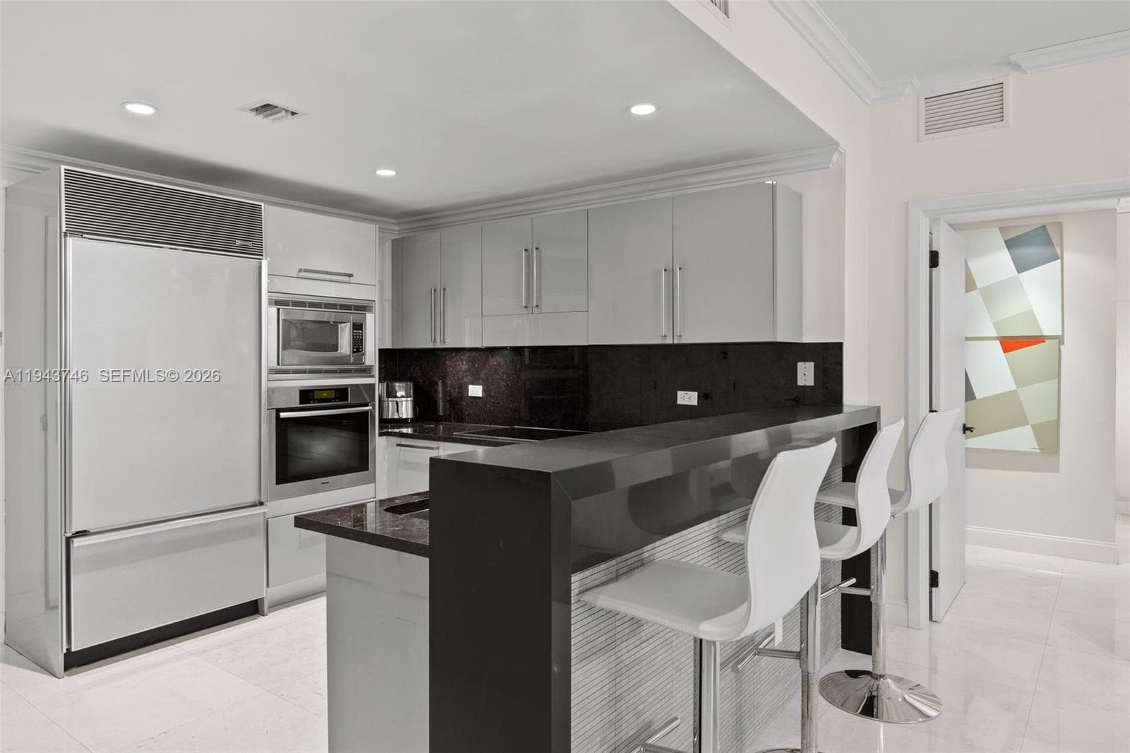 6799 Collins Ave CPH06 photo 10