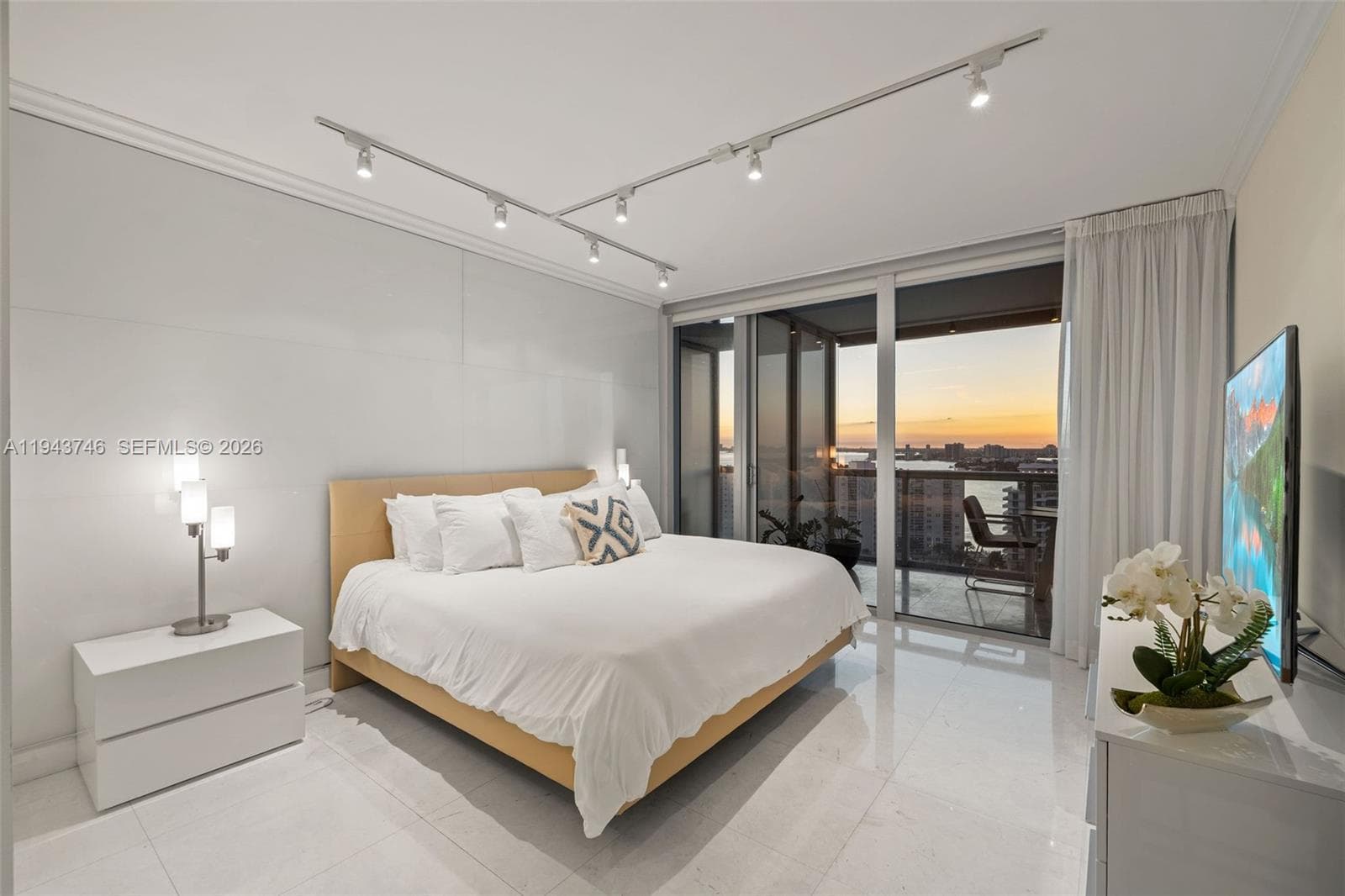 6799 Collins Ave CPH06 photo 11