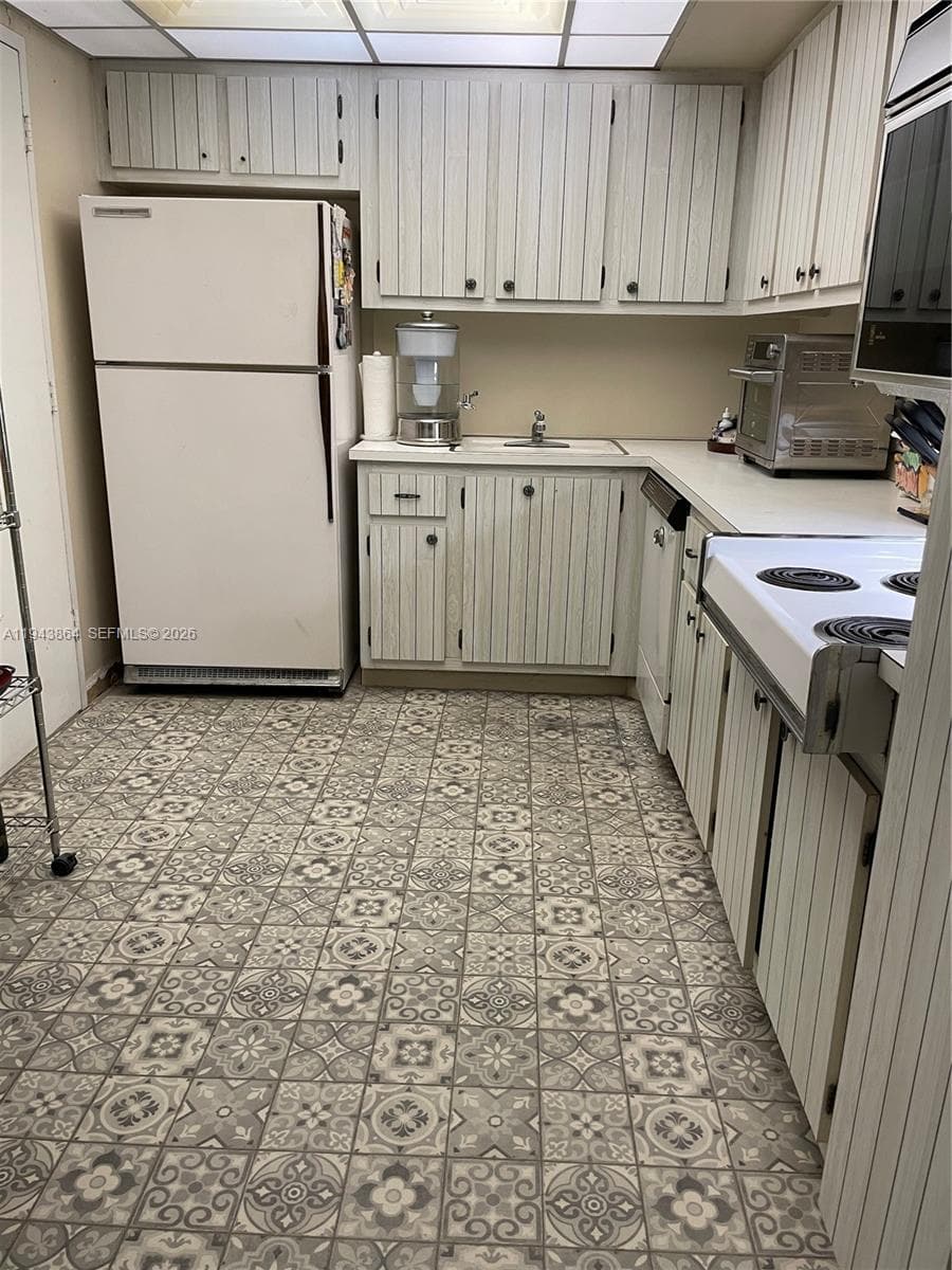 6039 Collins Ave 1232 photo 7