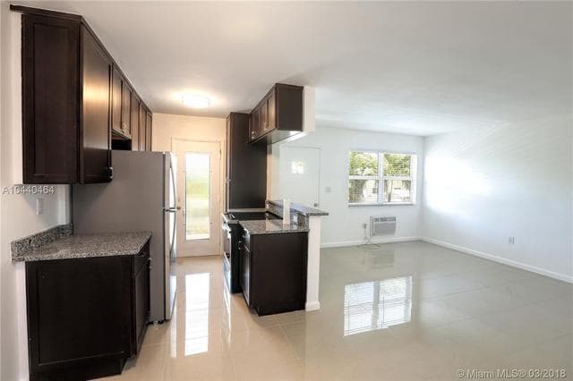 1820 Venice Park Drive 205 photo 4