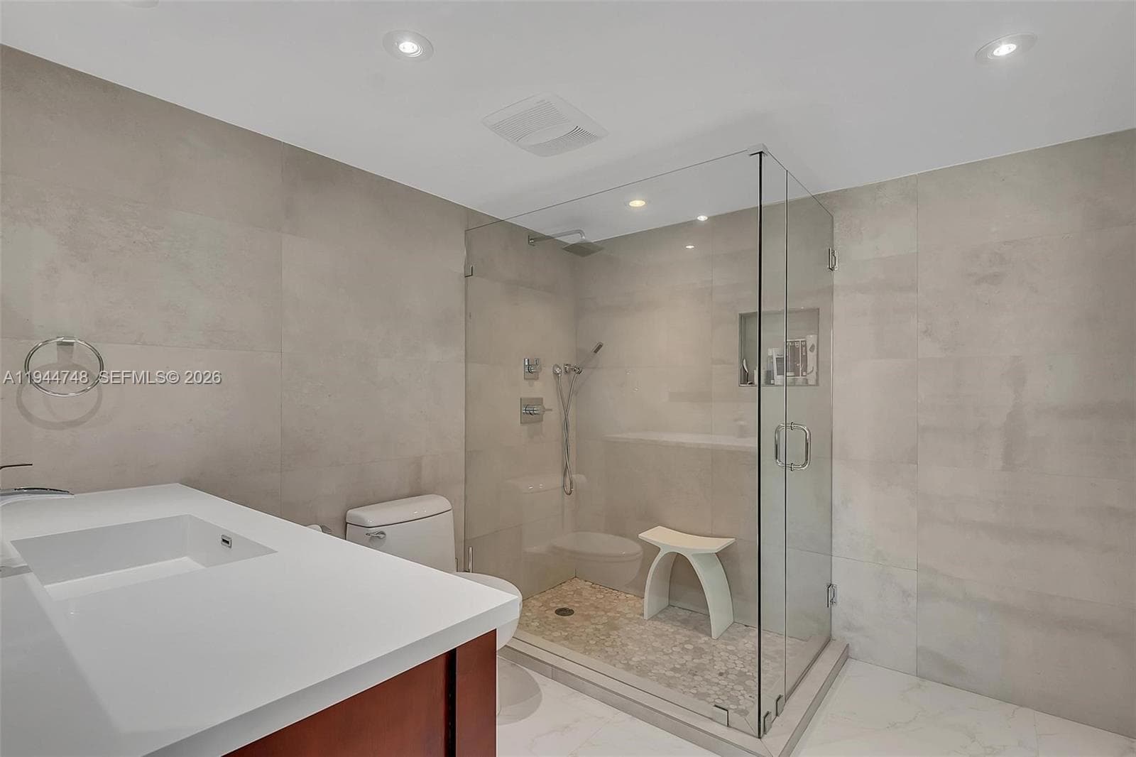 2301 Collins Ave 810 photo 16