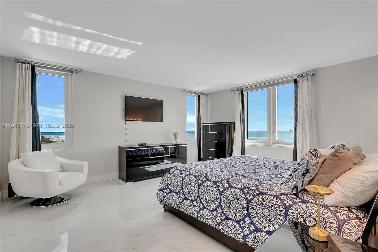 2301 Collins Ave 810 photo 11