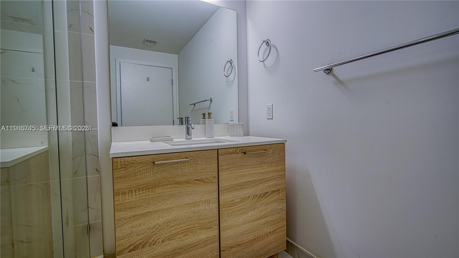 16385 Biscayne Blvd 1415 photo 23