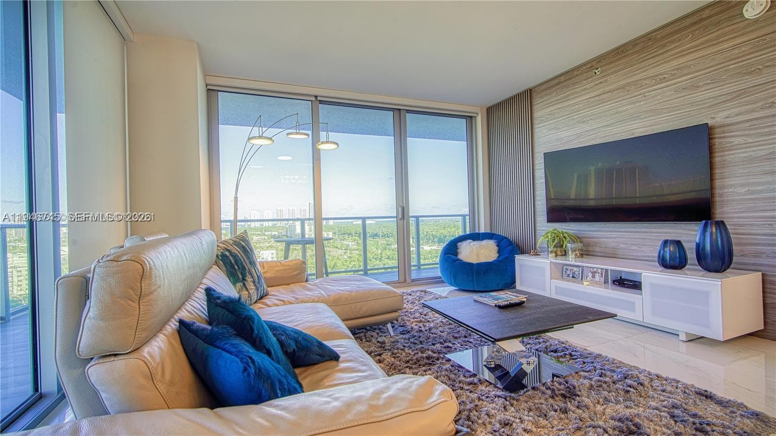 16385 Biscayne Blvd 1415 photo 3