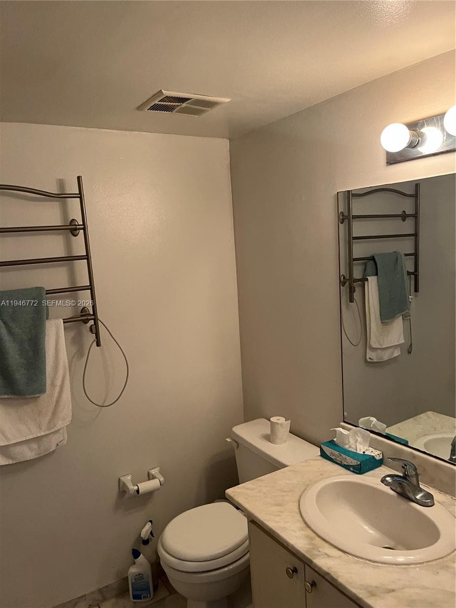 2640 NE 135th St 312 photo 9