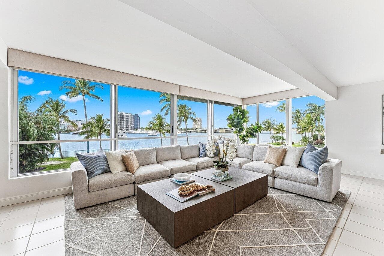 44 Cocoanut Row 120b photo 2