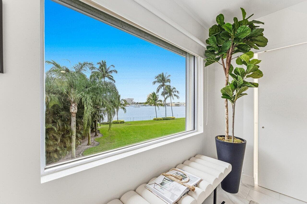 44 Cocoanut Row 120b photo 19