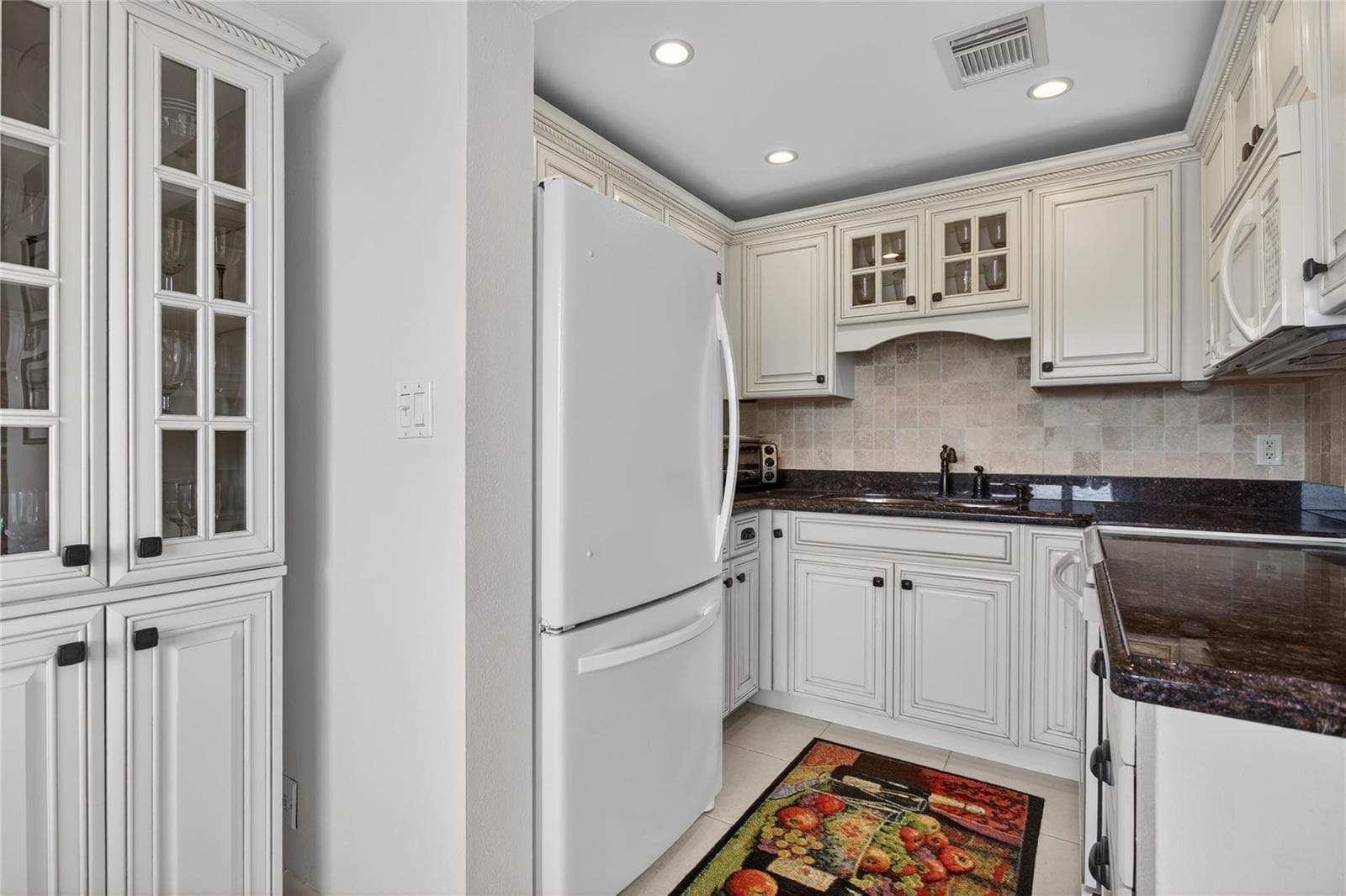 1001 N Riverside Drive 305 photo 18