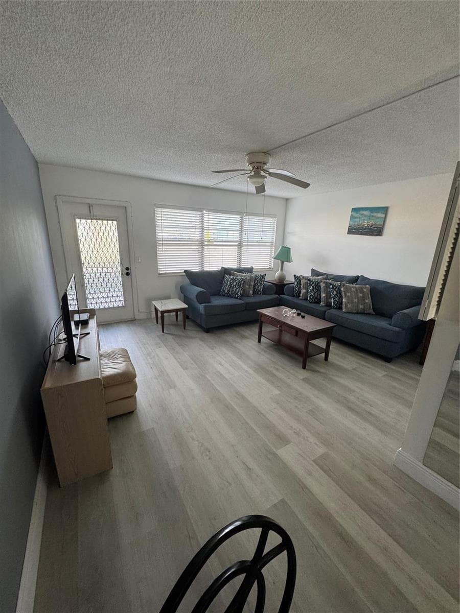 295 Newport T 295 photo 6