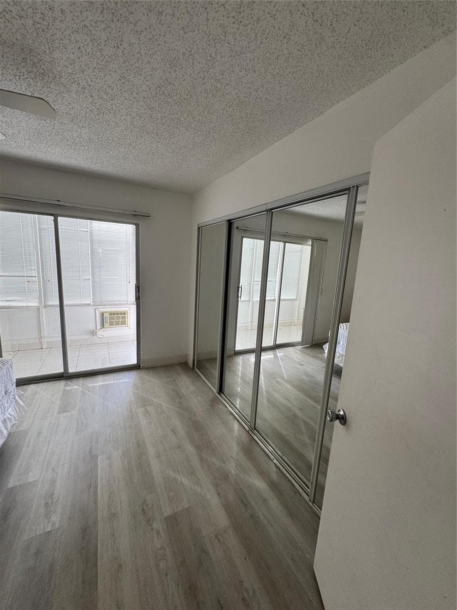 295 Newport T 295 photo 13