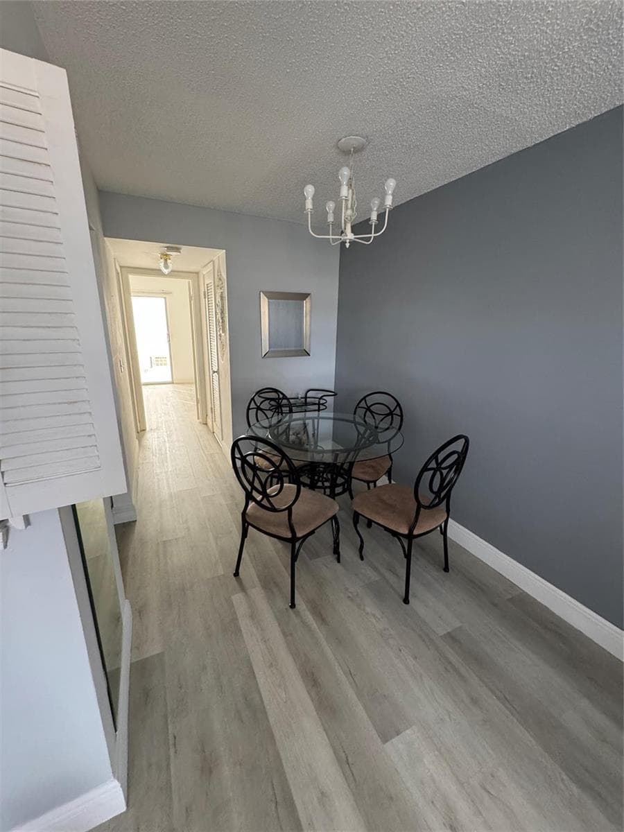 295 Newport T 295 photo 7