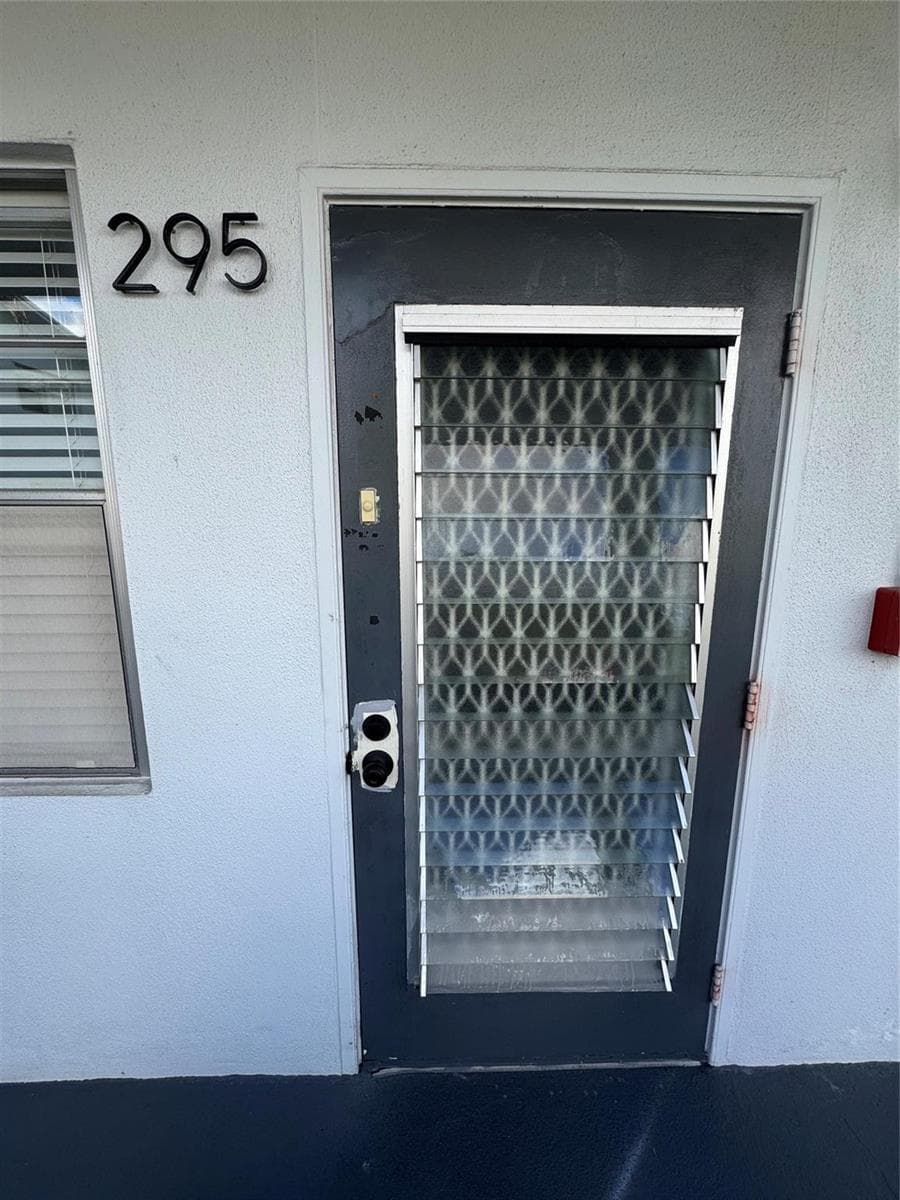 295 Newport T 295 photo 3
