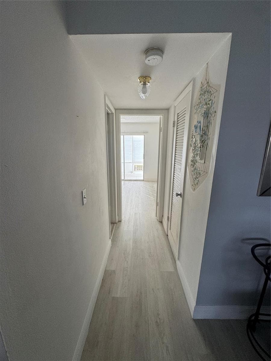 295 Newport T 295 photo 10