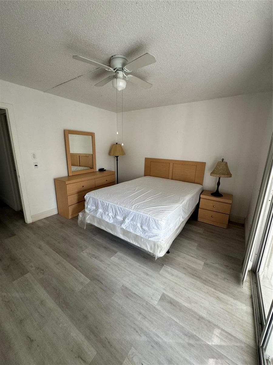 295 Newport T 295 photo 14