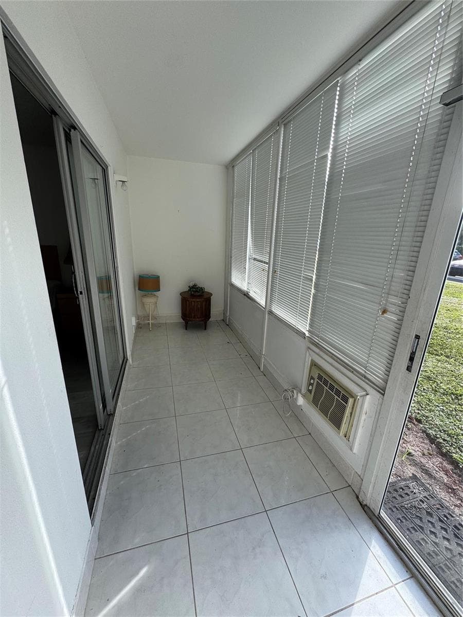295 Newport T 295 photo 15