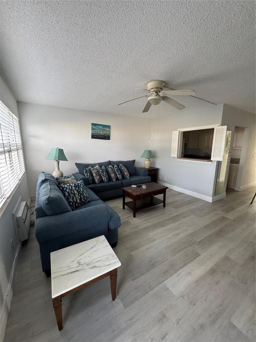 295 Newport T 295 photo 4