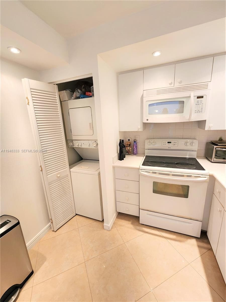 290 174th St 1607 photo 7