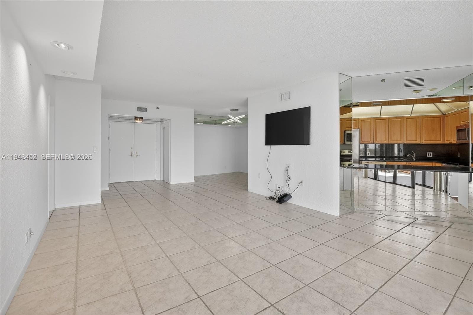 20281 E Country Club Dr 405 photo 1