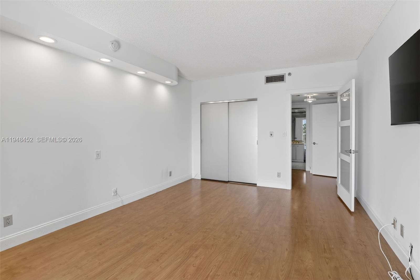 20281 E Country Club Dr 405 photo 18