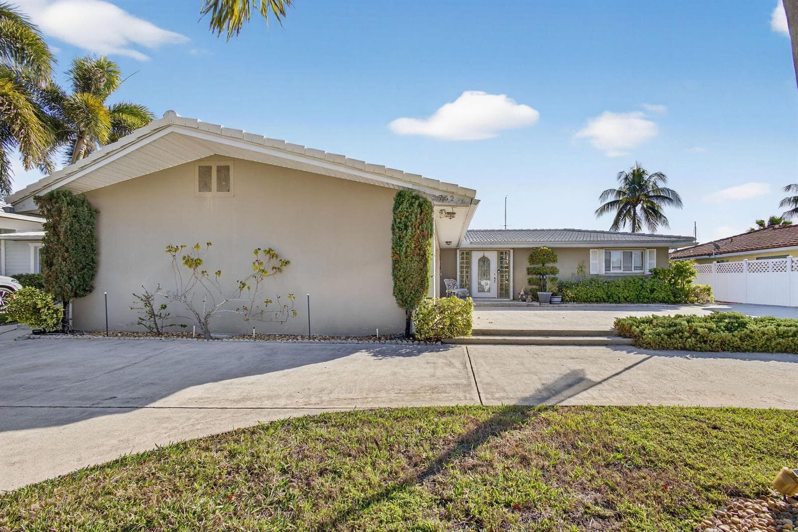 752 Lagoon Drive photo 23