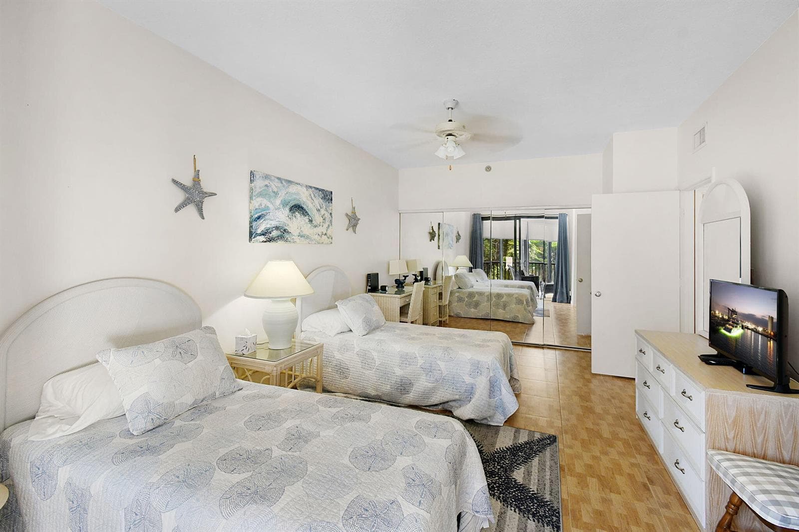 221 NE Plantation Road 211 photo 23