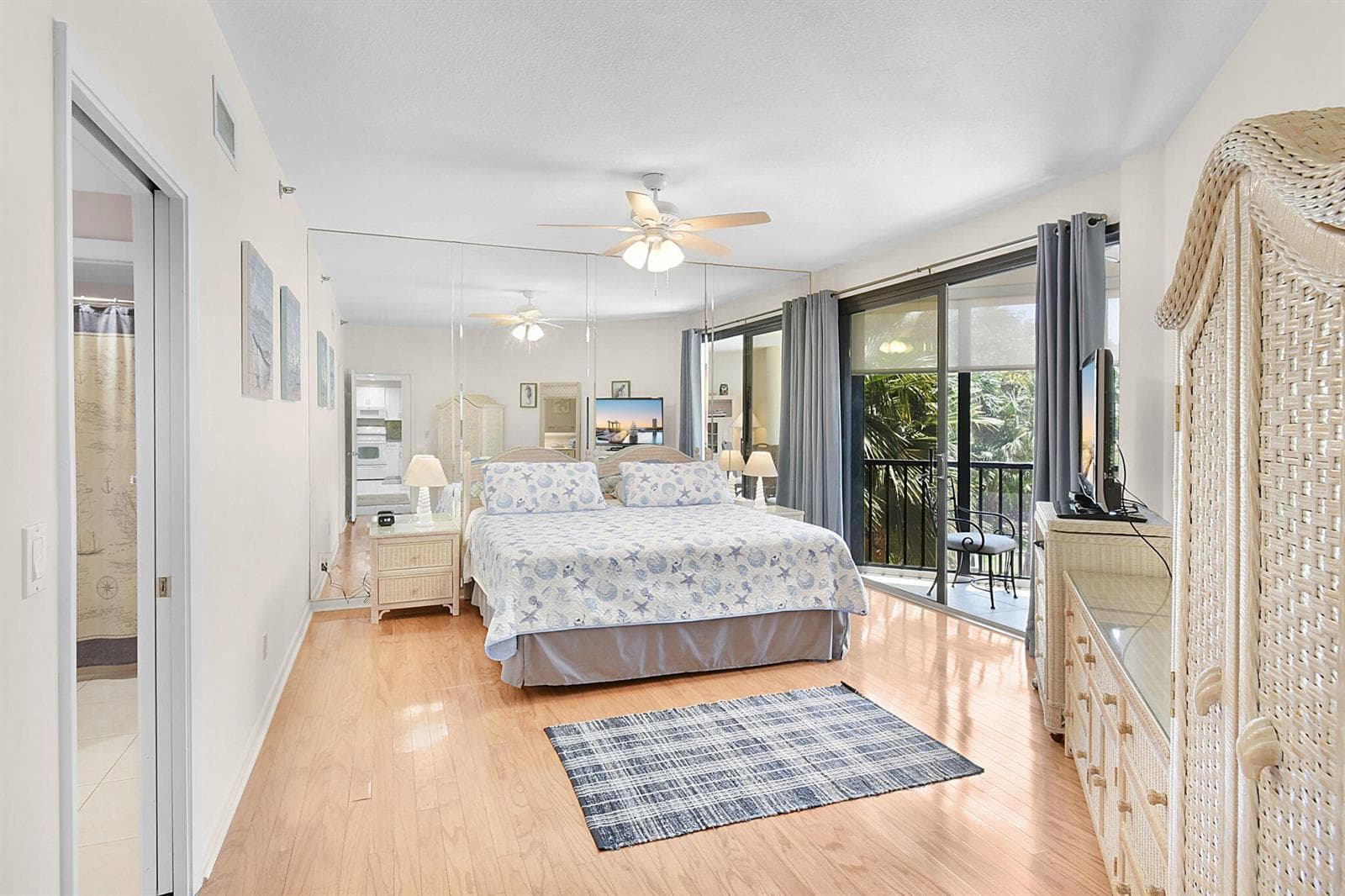221 NE Plantation Road 211 photo 17