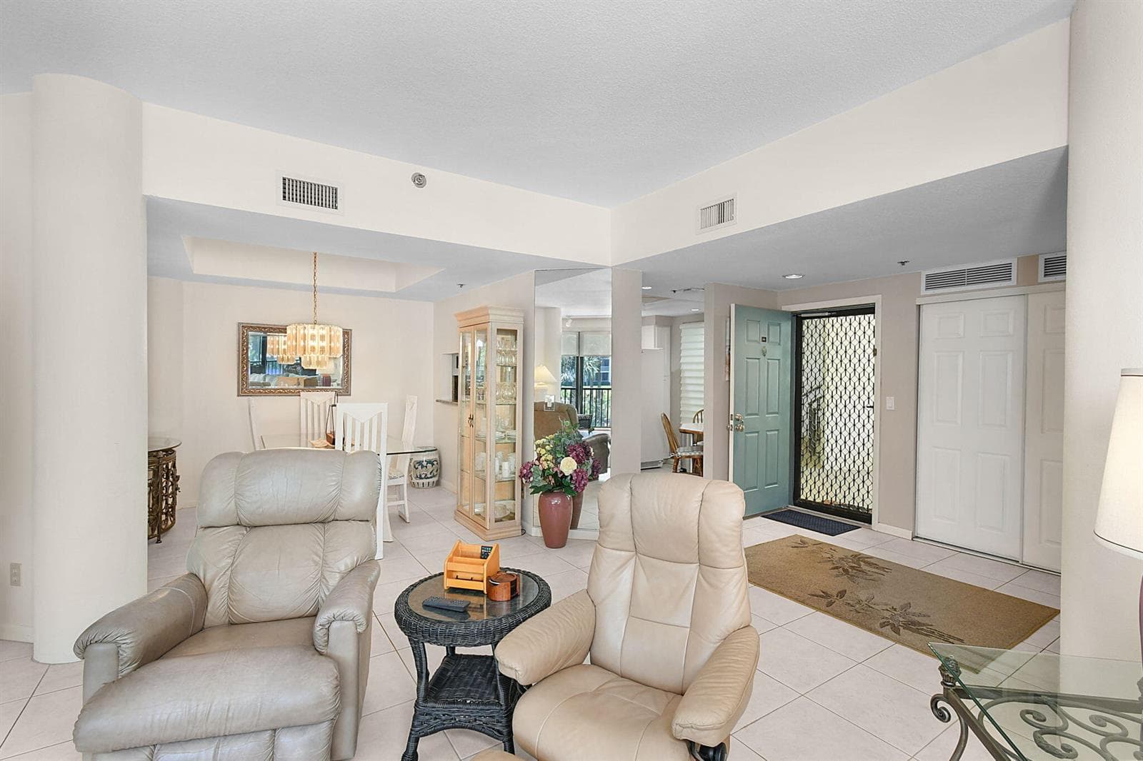 221 NE Plantation Road 211 photo 7