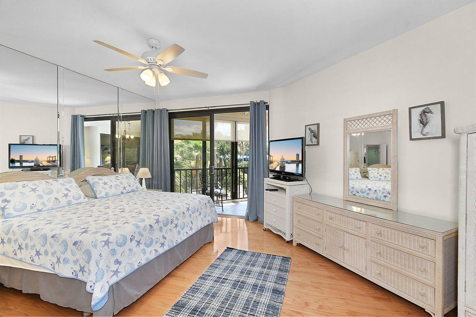 221 NE Plantation Road 211 photo 18