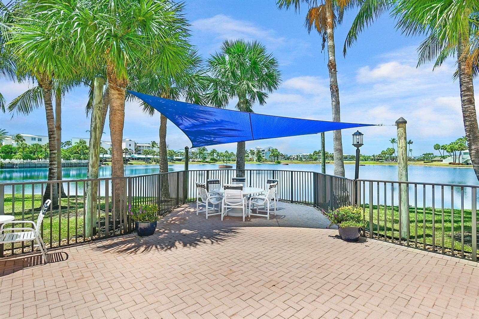 221 NE Plantation Road 211 photo 4