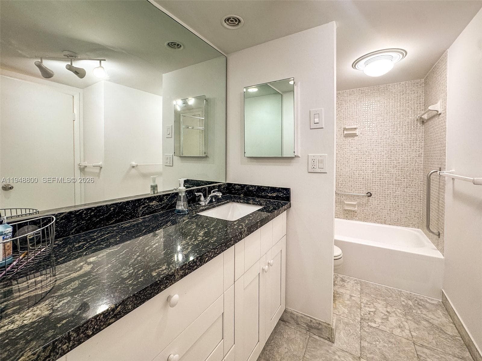 10101 E Bay Harbor Dr 504 photo 11