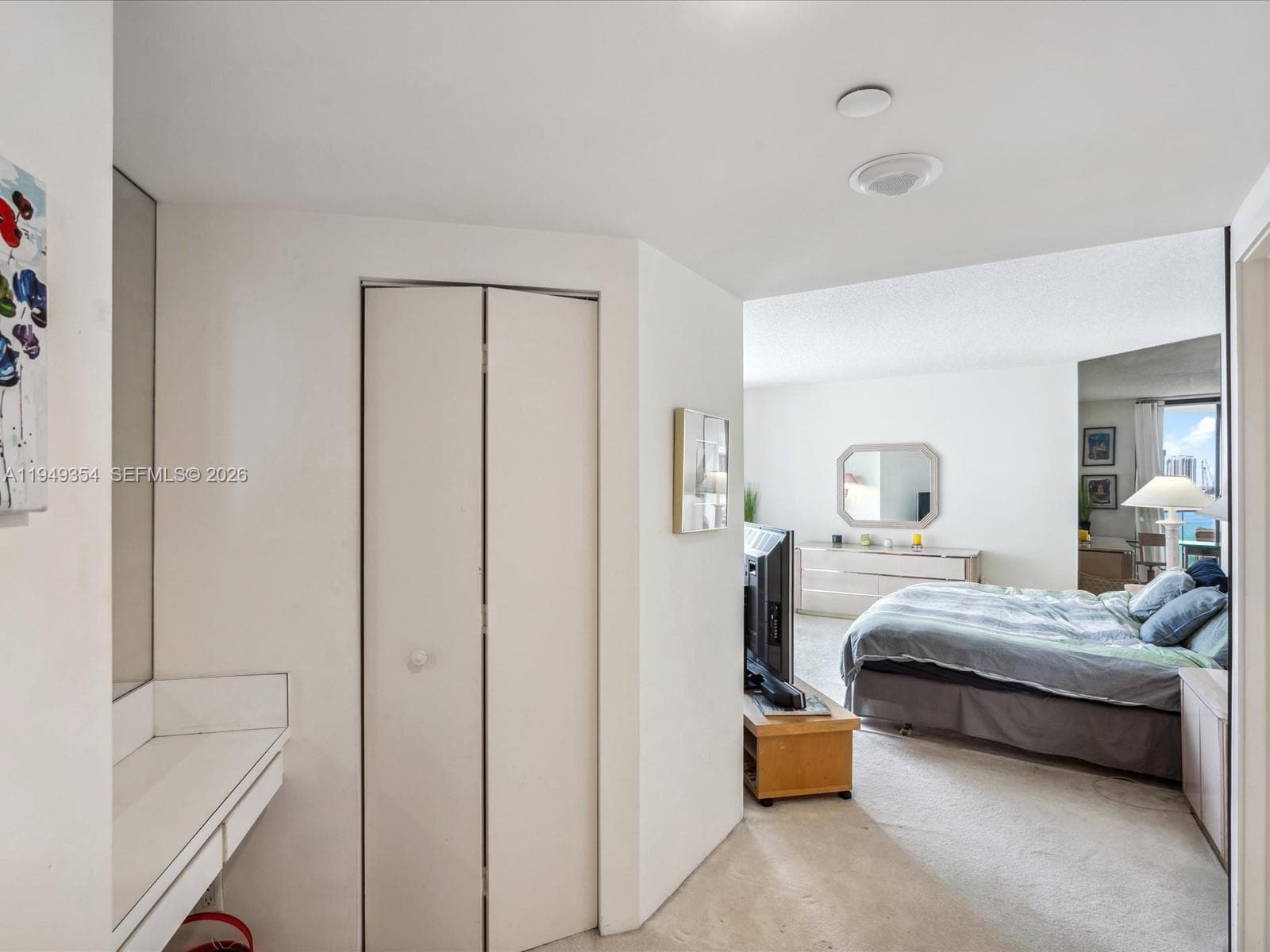 2800 Island Blvd 702 photo 17