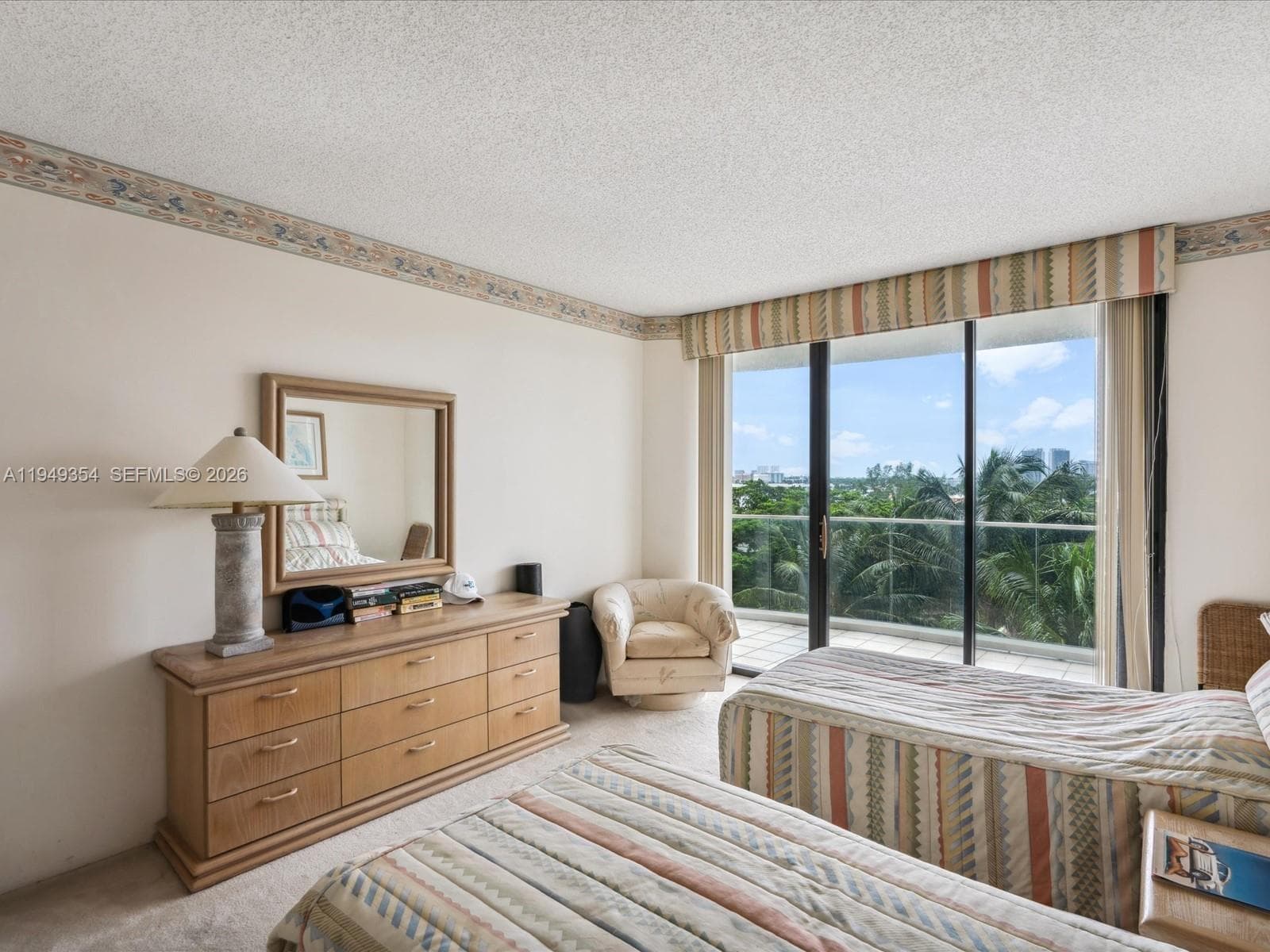 2800 Island Blvd 702 photo 15