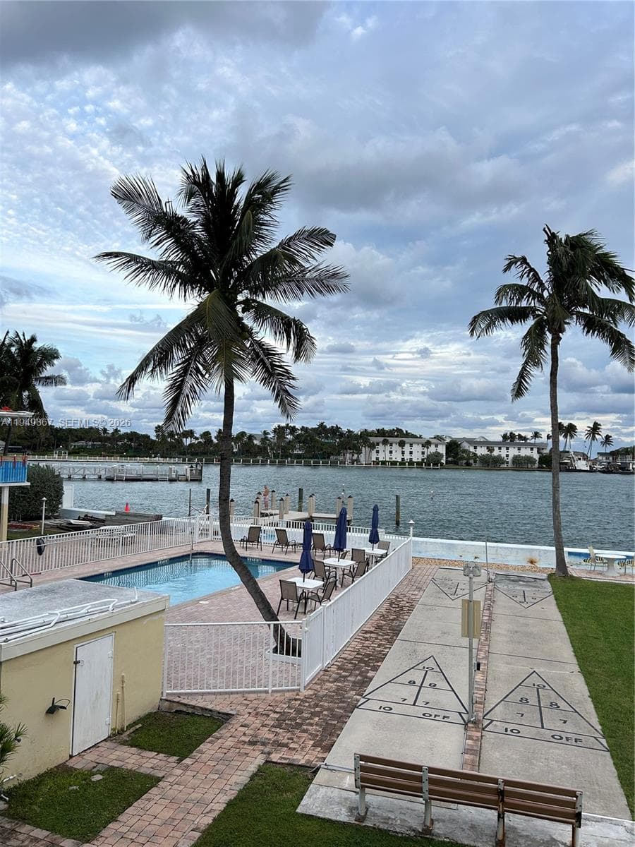2508 Bay Dr 12 photo 5