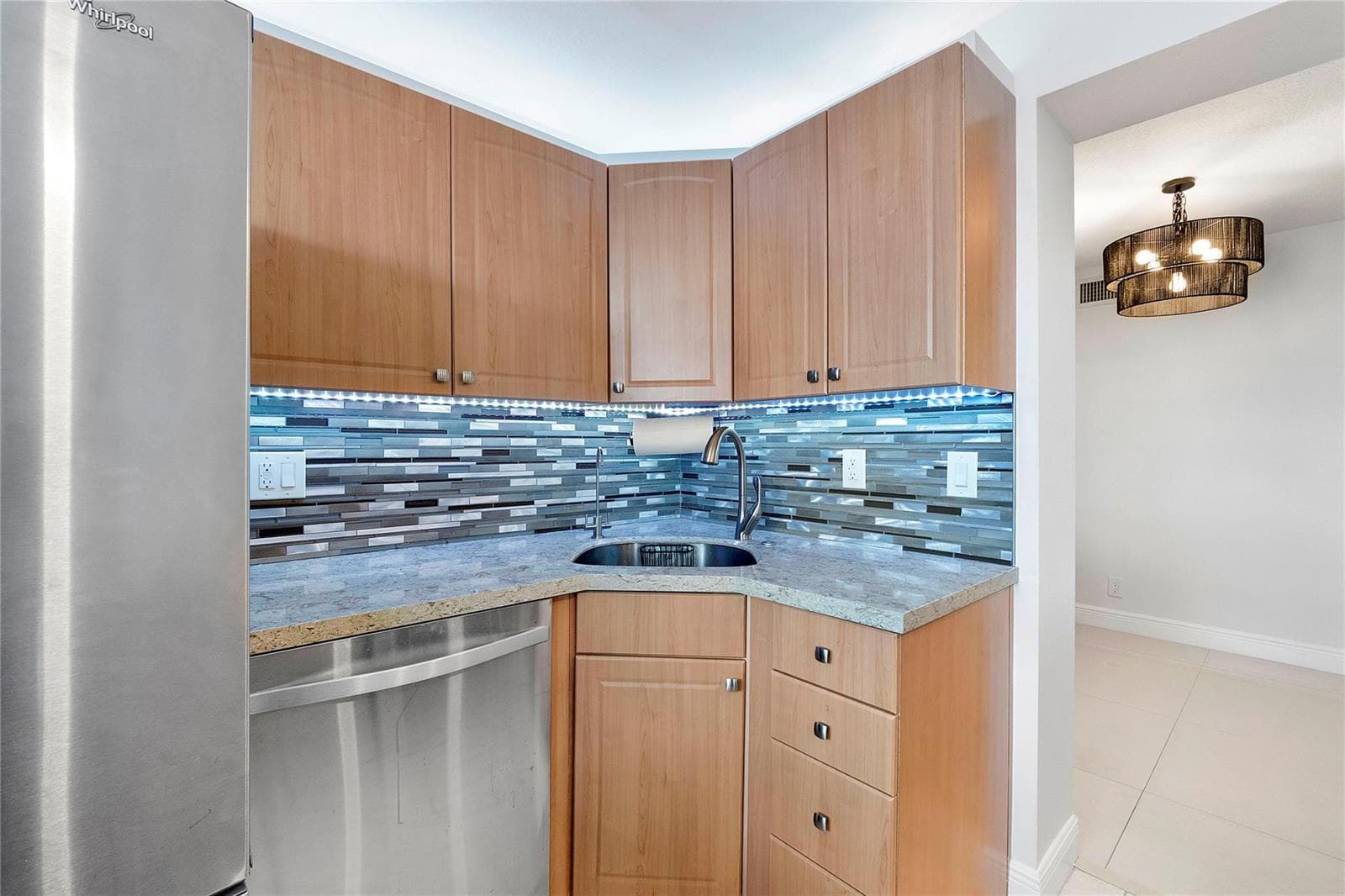 1505 N Riverside Drive 1003 photo 4