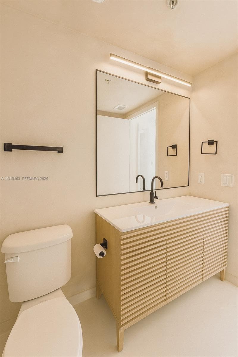 1861 NW S River Dr 2505 photo 9