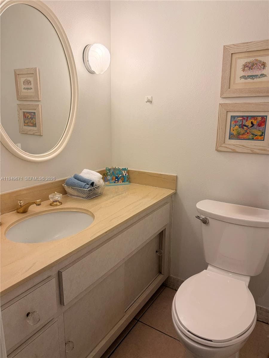 300 Bayview Dr 802 photo 11