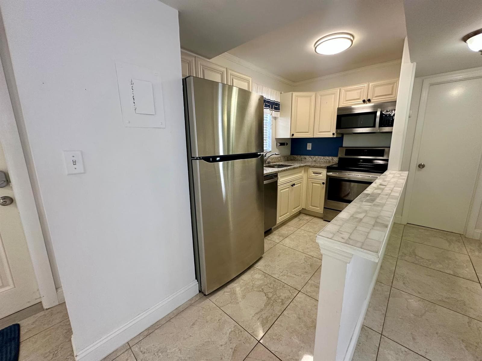 1810 New Palm Way 417 photo 2