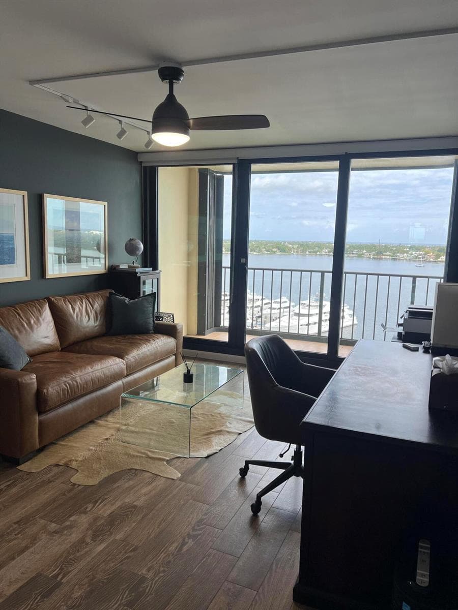 132 Lakeshore Drive 1118 photo 14