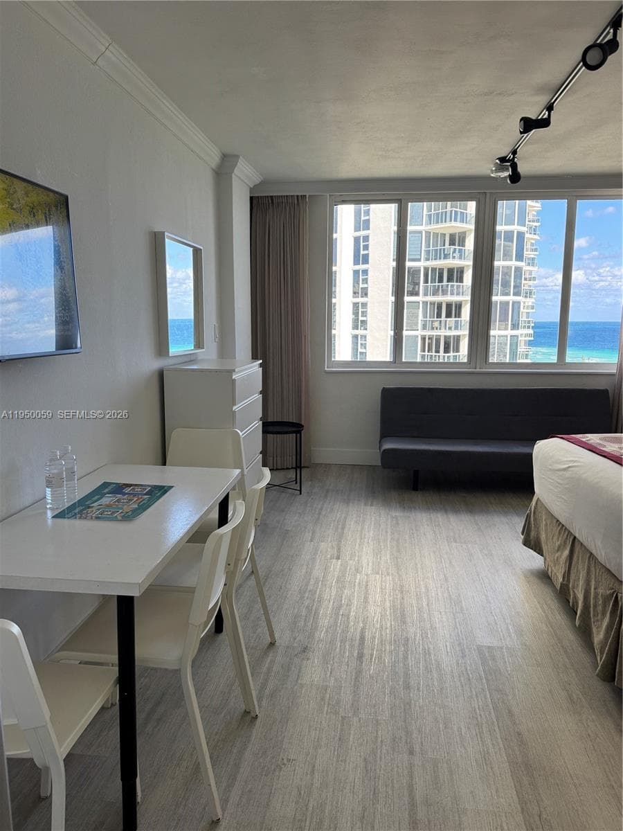 19201 Collins Ave 1018 photo 2