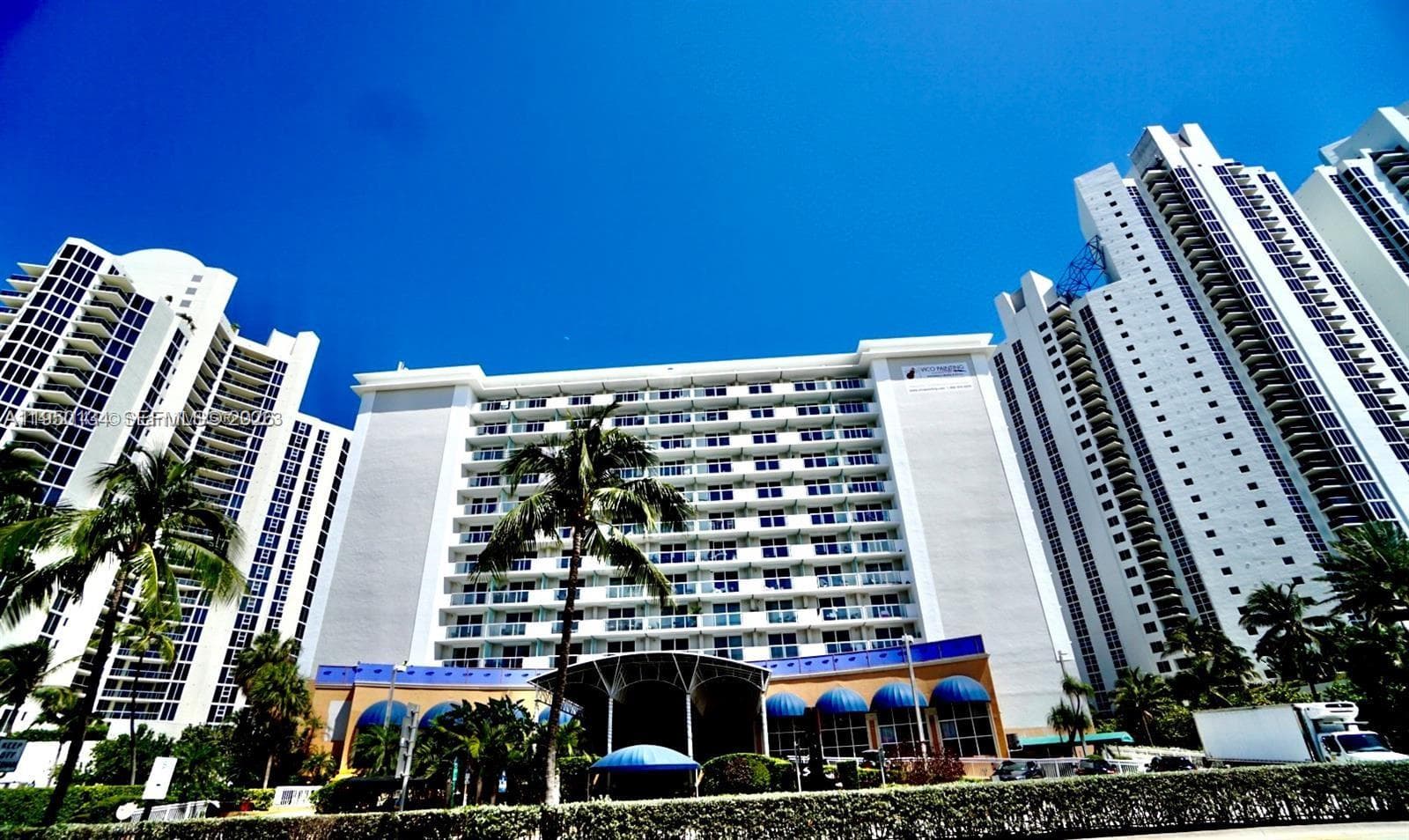 19201 Collins Ave 1033 photo 1