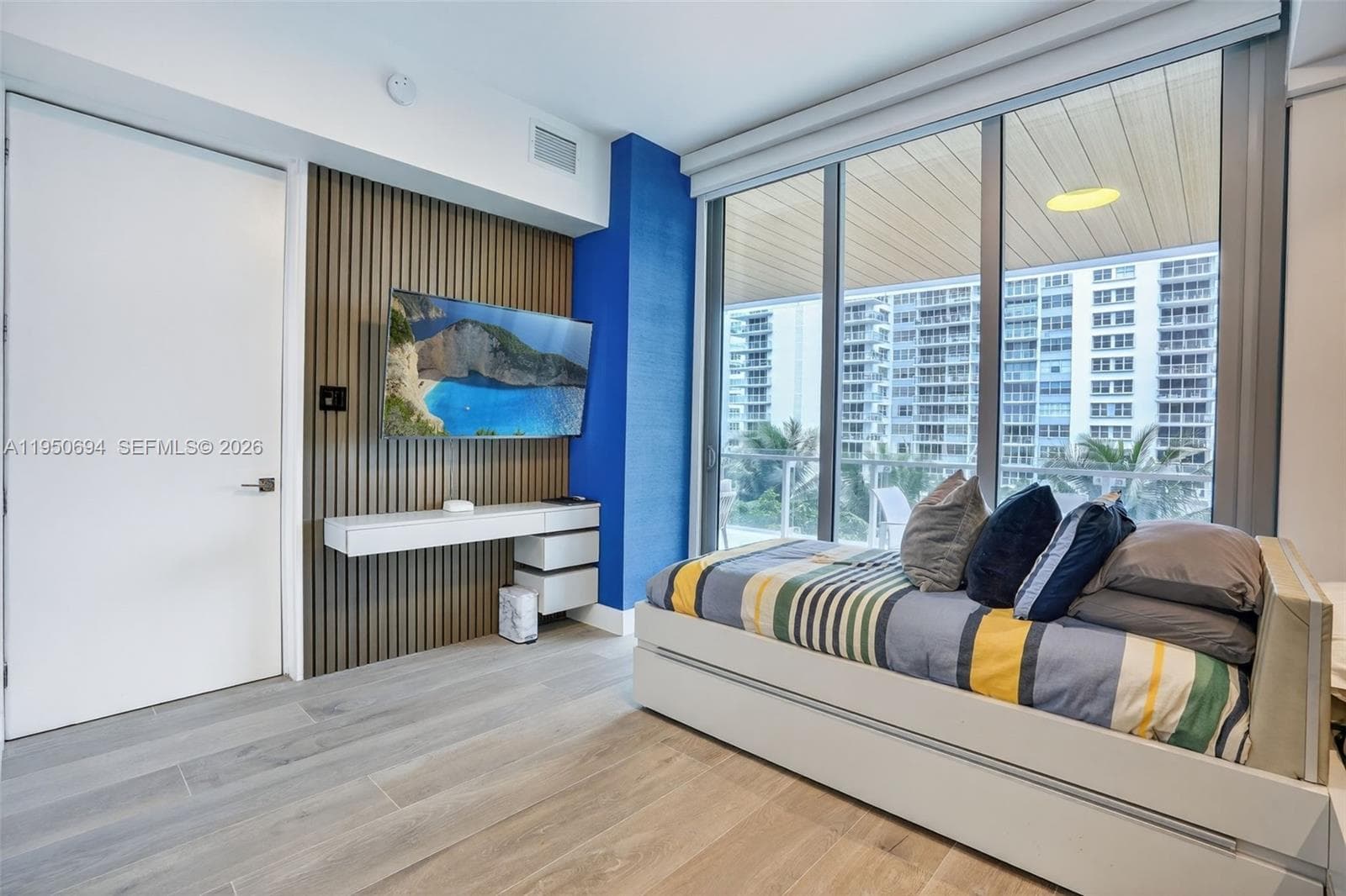5775 Collins Ave 405 photo 16