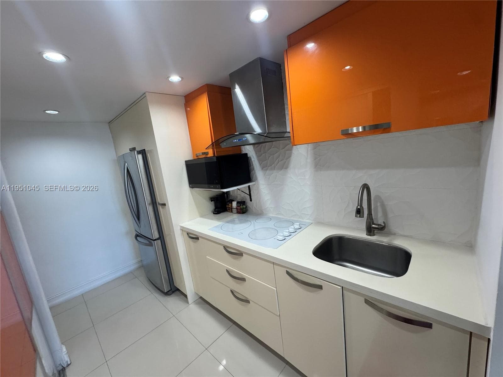 19201 Collins Ave 1130 photo 3