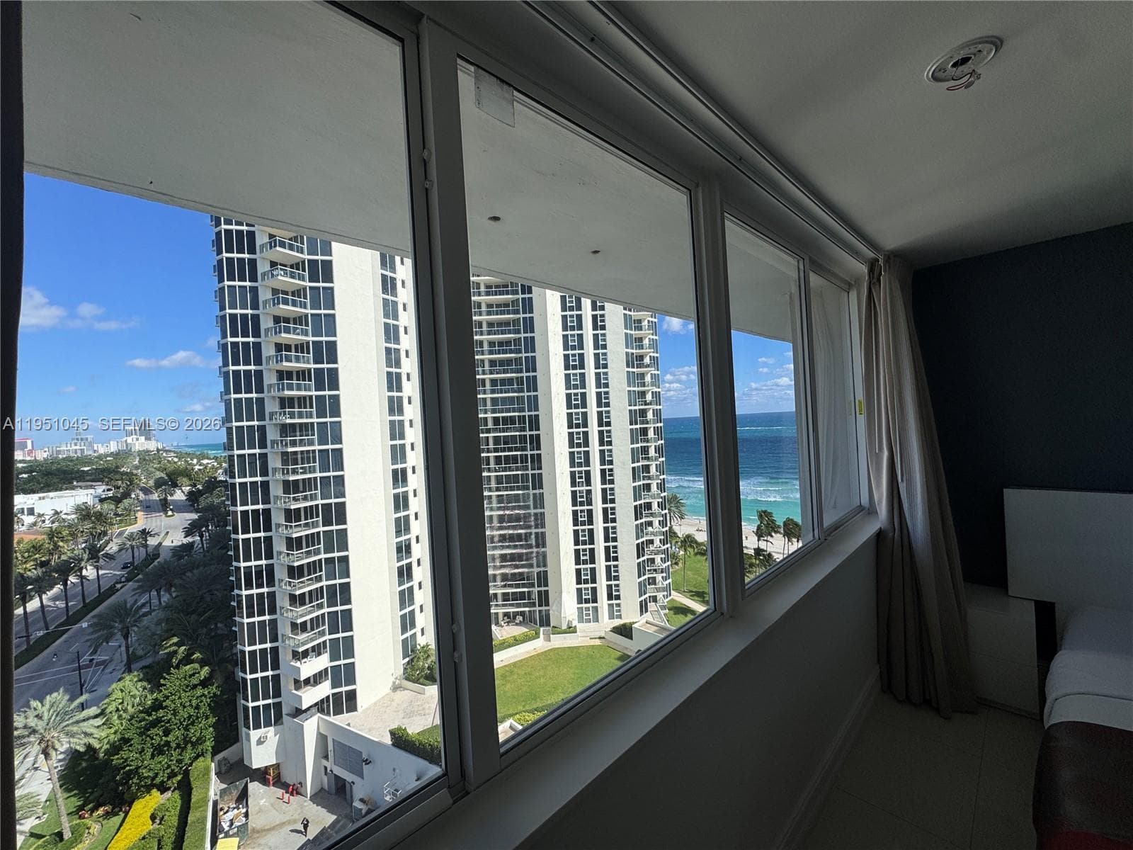 19201 Collins Ave 1130 photo 1