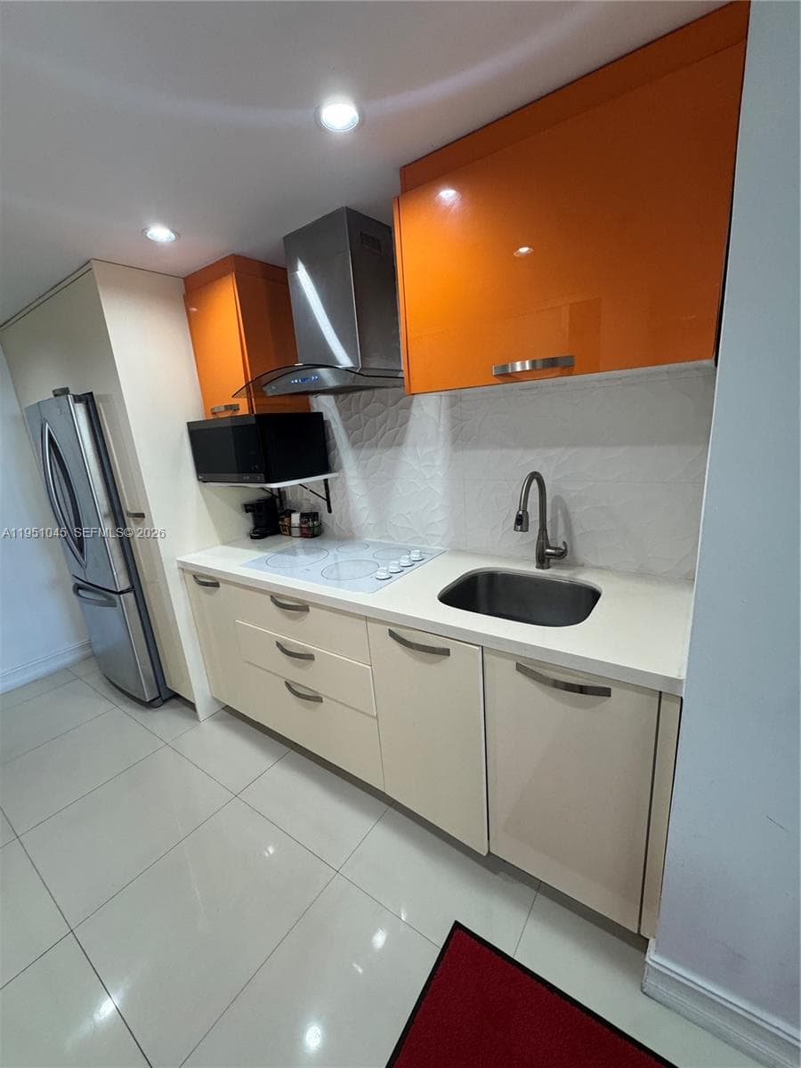 19201 Collins Ave 1130 photo 4
